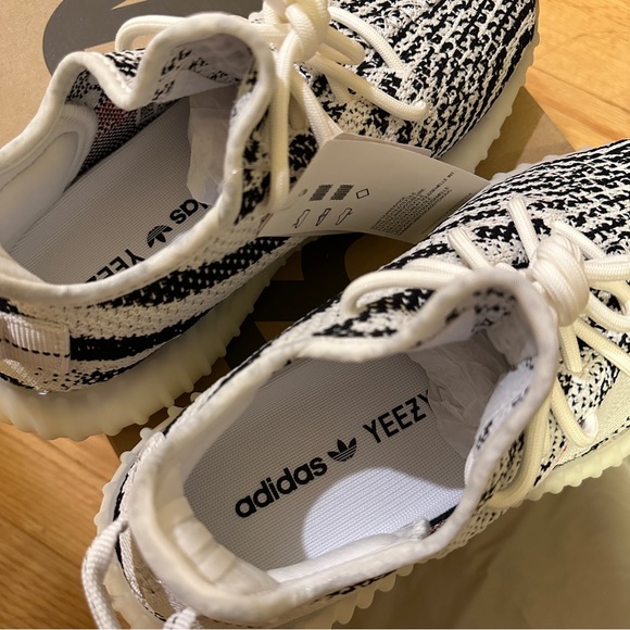 Adidas Yeezy Boost 350 V2 Zebra - Picture 6 of 7